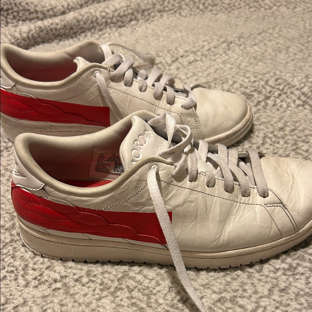 Nike White and Red Sneakers